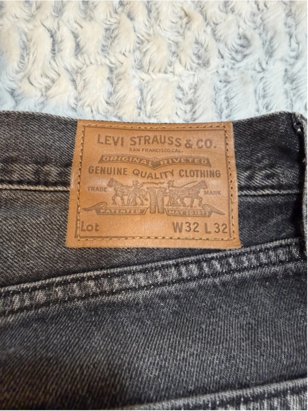 Levi's Premium Men's Gray Dark Wash Straight Regular Fit Denim Jeans 5-Pocket